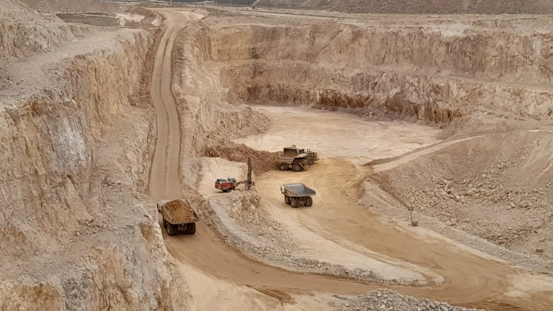 Rionegrinos se capacitan ante la inminente extracción de oro y plata en  Calcatreu