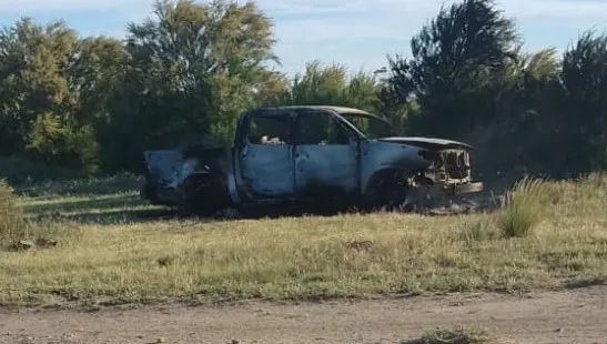 CAMIONETA ROBADA E INCENDIADA EN VIEDMA