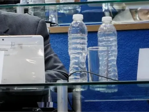 LEGISLATURA, BOTELLAS DE PLASTICO