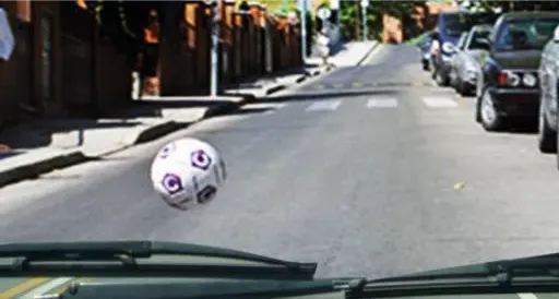 PELOTA, CALLE, AUTO