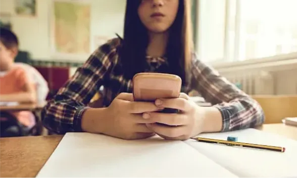ESCUELAS, CELULAR