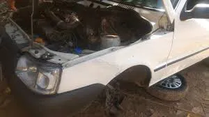 AUTO EN TALLER MECÁNICO
