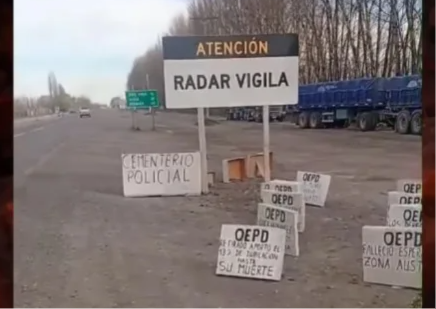 POLICIAS RUTA 22 PROTESTA
