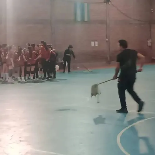 GOTERAS EN EL ANEXO DEL ÁNGEL CAYETANO ARIAS DURANTE UN PROVINCIAL DE HANDBALL