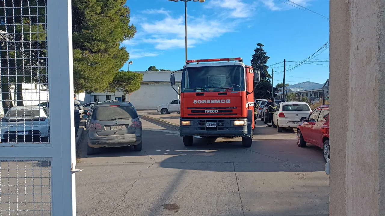 VIEDMA, COLEGIO PAULO VI, BOMBEROS