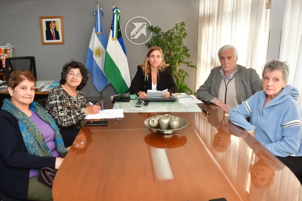 BIBLIOTECA LUCIA EPULLAN