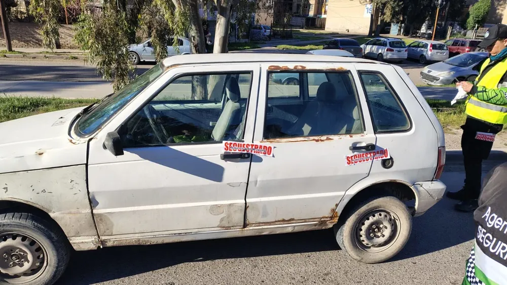 VIEDMA AUTO SECUESTRADO