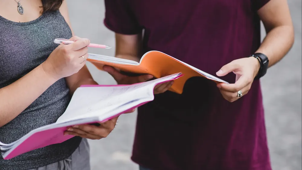 ALUMNOS, ESTUDIANTES