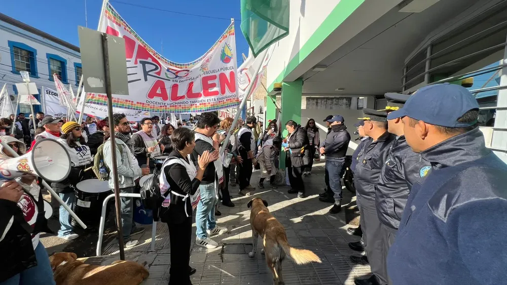 UNTER MANIFESTACION VIEDMA