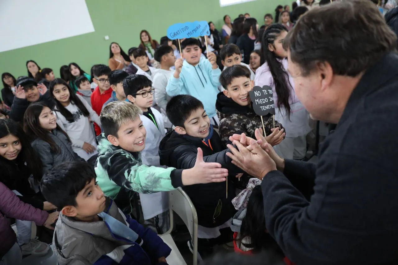 ALBERTO WERETILNECK, ALUMNOS, ESCUELA