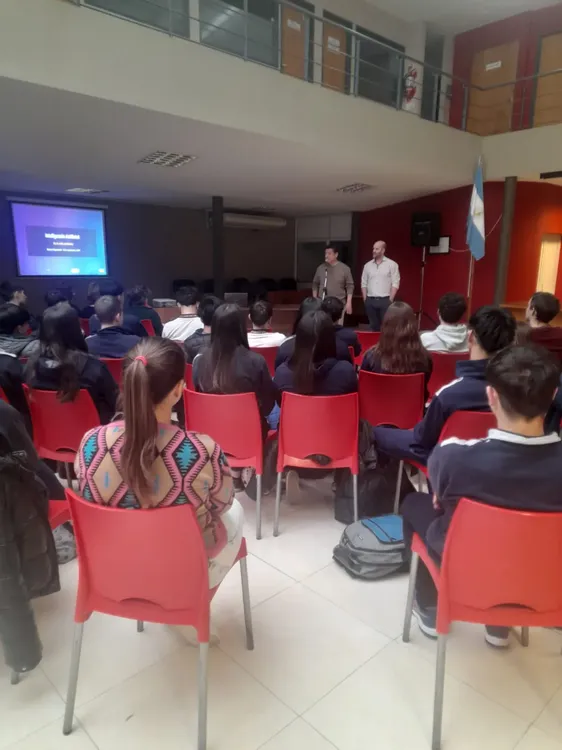 CHARLA SOBRE INTELIGENCIA ARTIFICIAL EN EL CONCEJO DELIBERANTE DE VIEDMA