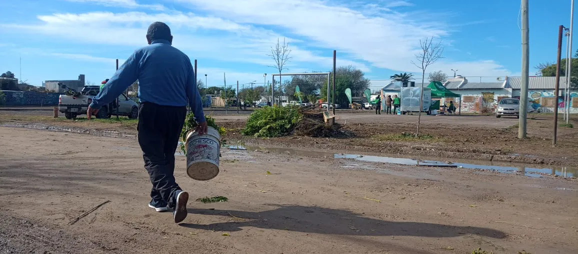 VIEDMA, BARRIO SANTA CLARA, LIMPIEZA