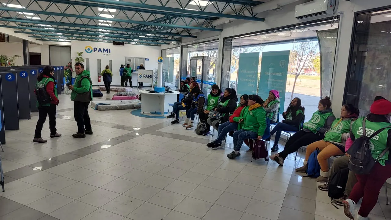 ATE ACAMPA EN EL PAMI DE ROCA