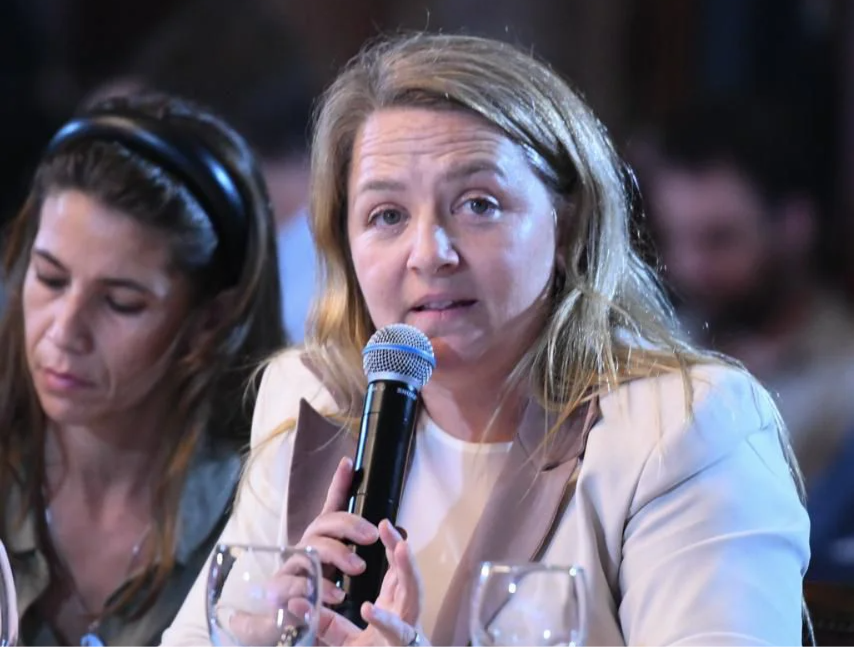 ANA MARKS SENADO