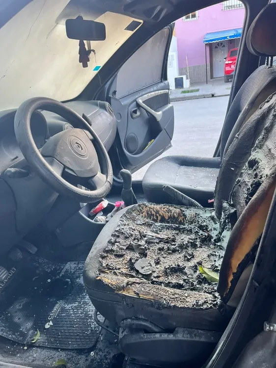 AUTO VIEDMA BANDALISMO INCENDIO MOLOTOV