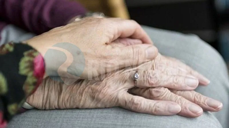 ancianos tercera edad manos