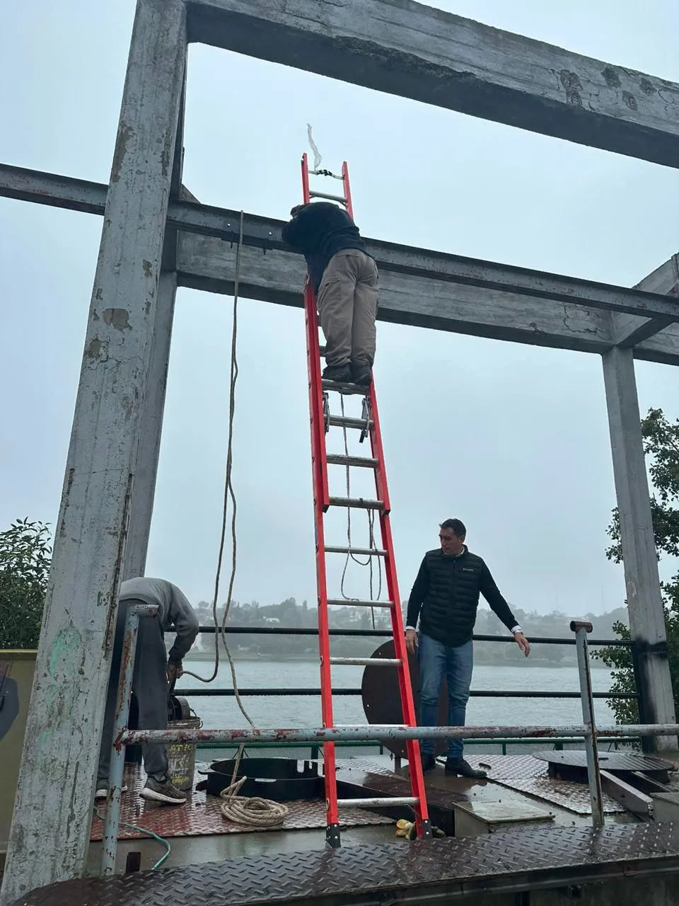 MARCOS CASTRO OBSERVA LOS DESAGÜES PLUVIALES DE VIEDMA