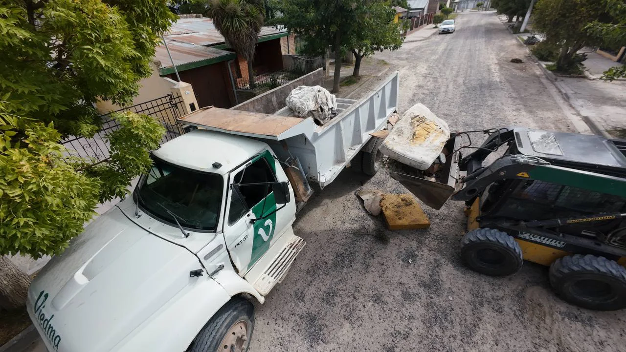 VIEDMA LIMPIA CON LA COMUNIDAD BARRIO SANTA CLARA