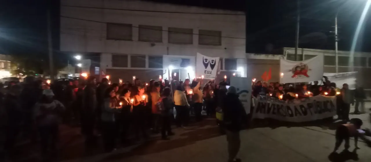 MARCHA DE ANTORCHAS POR LA UNIVERSIDAD PUBLICA EN VIEDMA