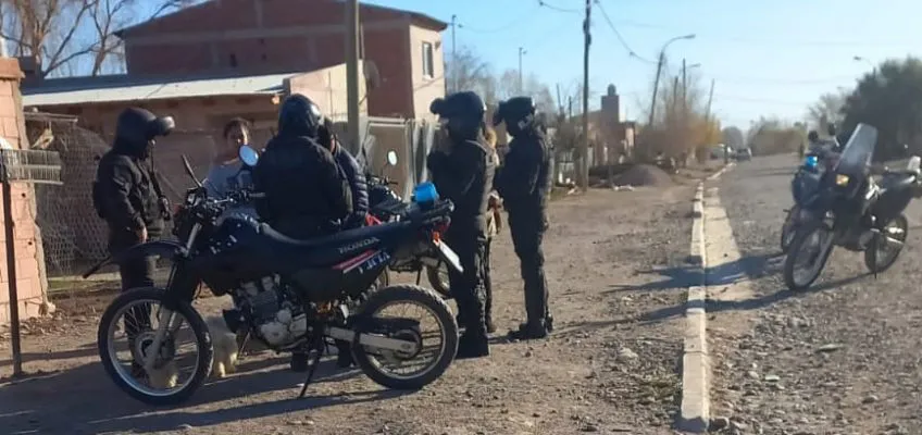 POLICIA EN GENERAL ROCA