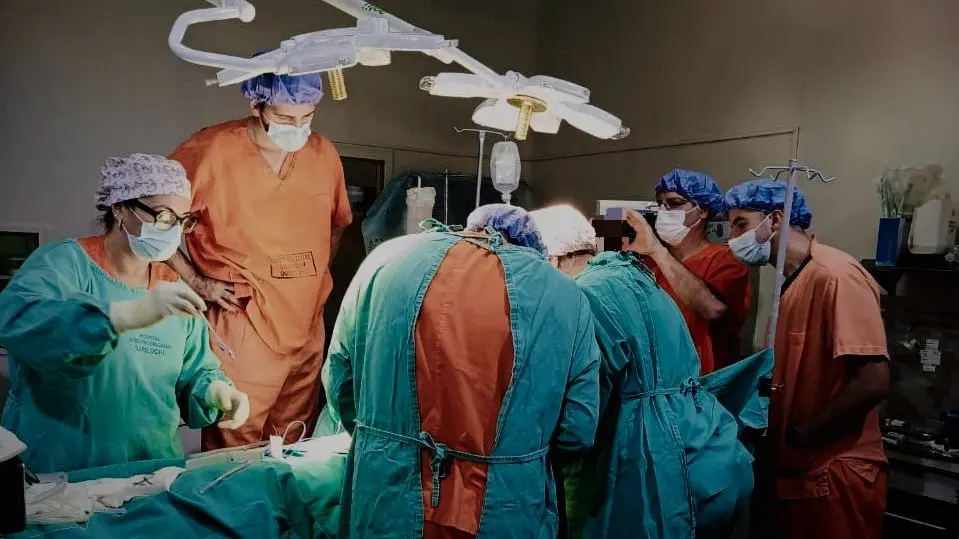CIRUGIA, TRANSPLANTE DE CORNEAS