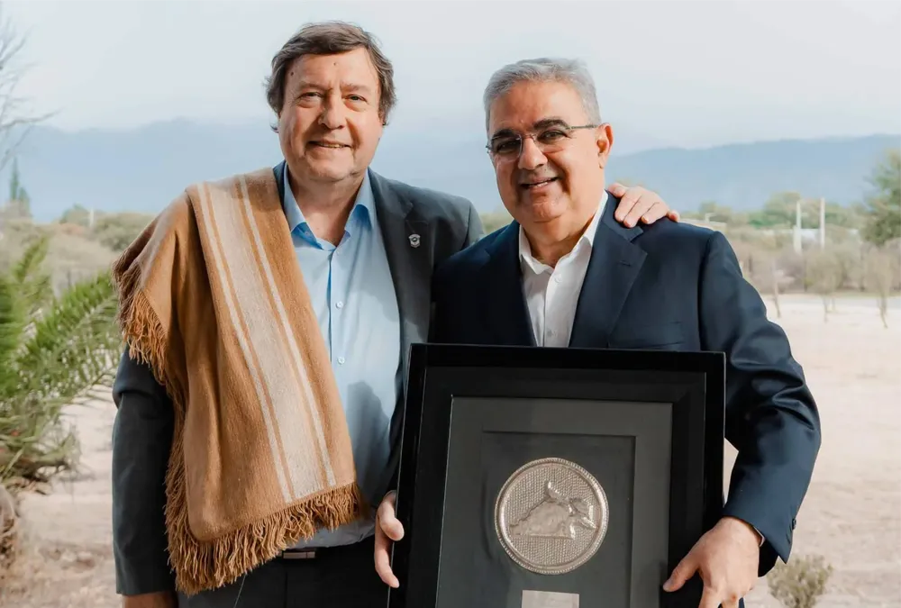 ALBERTO WERETILNECK Raúl Jalil PONCHO CATAMARCA