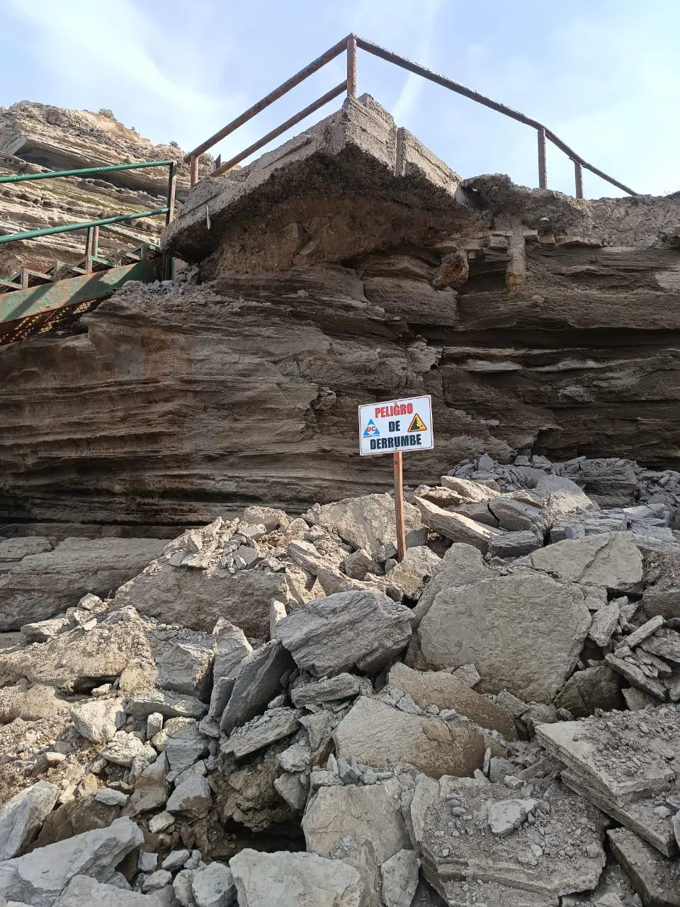 DERRUMBE EN EL ESPIGON