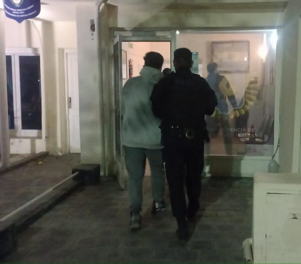 DETENIDO EN ROCA