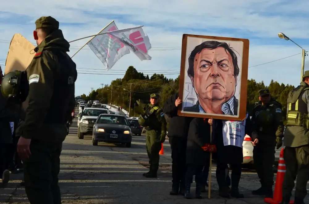 UNTER PROTESTA BARILOCHE