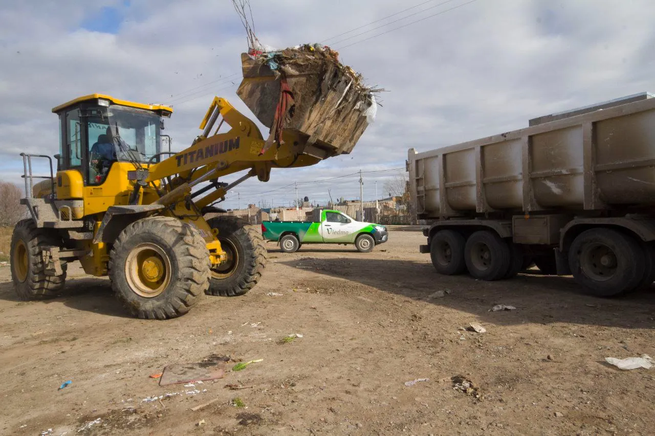 LIMPIEZA DE MICROBASURALES EN VIEDMA