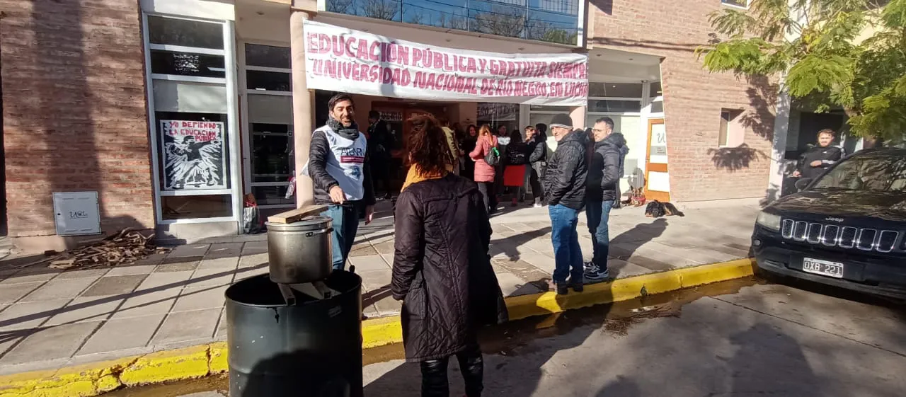RECLAMO UNIVERSITARIO EN VIEDMA