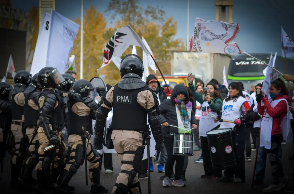 UNTER REPRESION