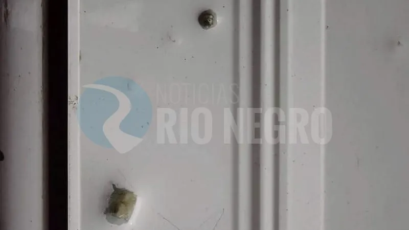 balazos disparos puerta