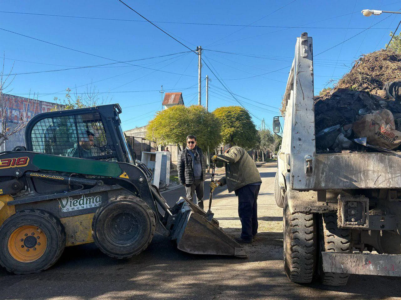 VIEDMA LIMPIA CON LA COMUNIDAD LAVALLE MI BANDERA