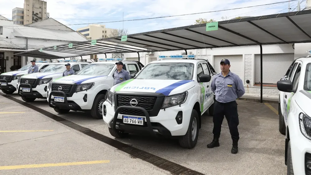 ENTREGA DE CAMIONETAS - PATRULLEROS EN VIEDMA