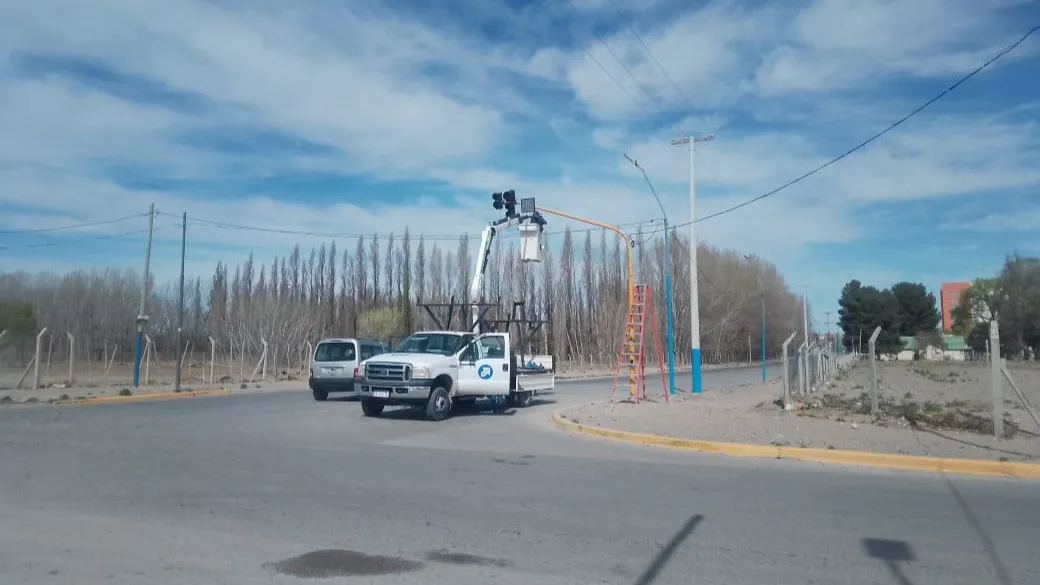 SEMAFORO EVITA Y ROCA