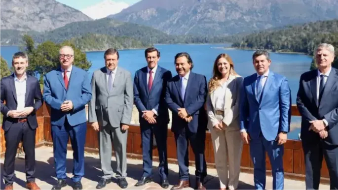 ALBERTO WERETILNECK, GOBERNADORES