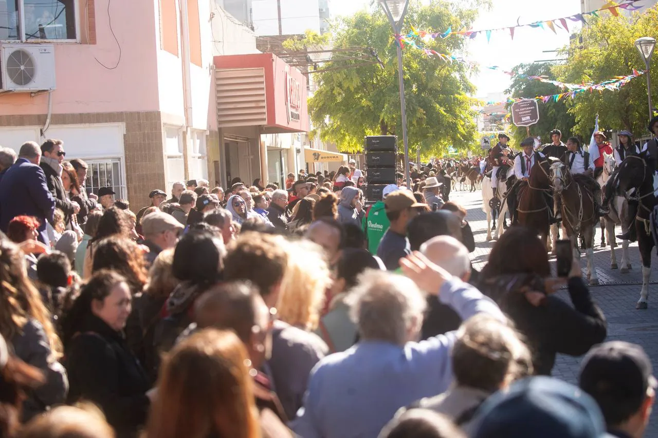 VIEDMA, ANIVERSARIO, DESFILE