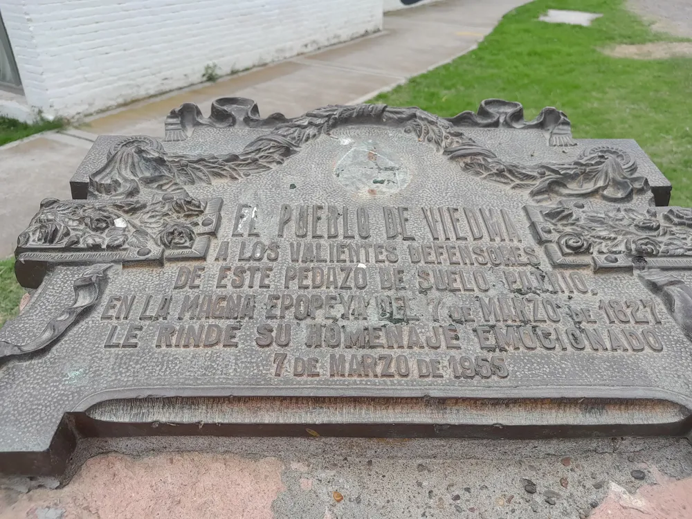 MONOLITO, 7 DE MARZO