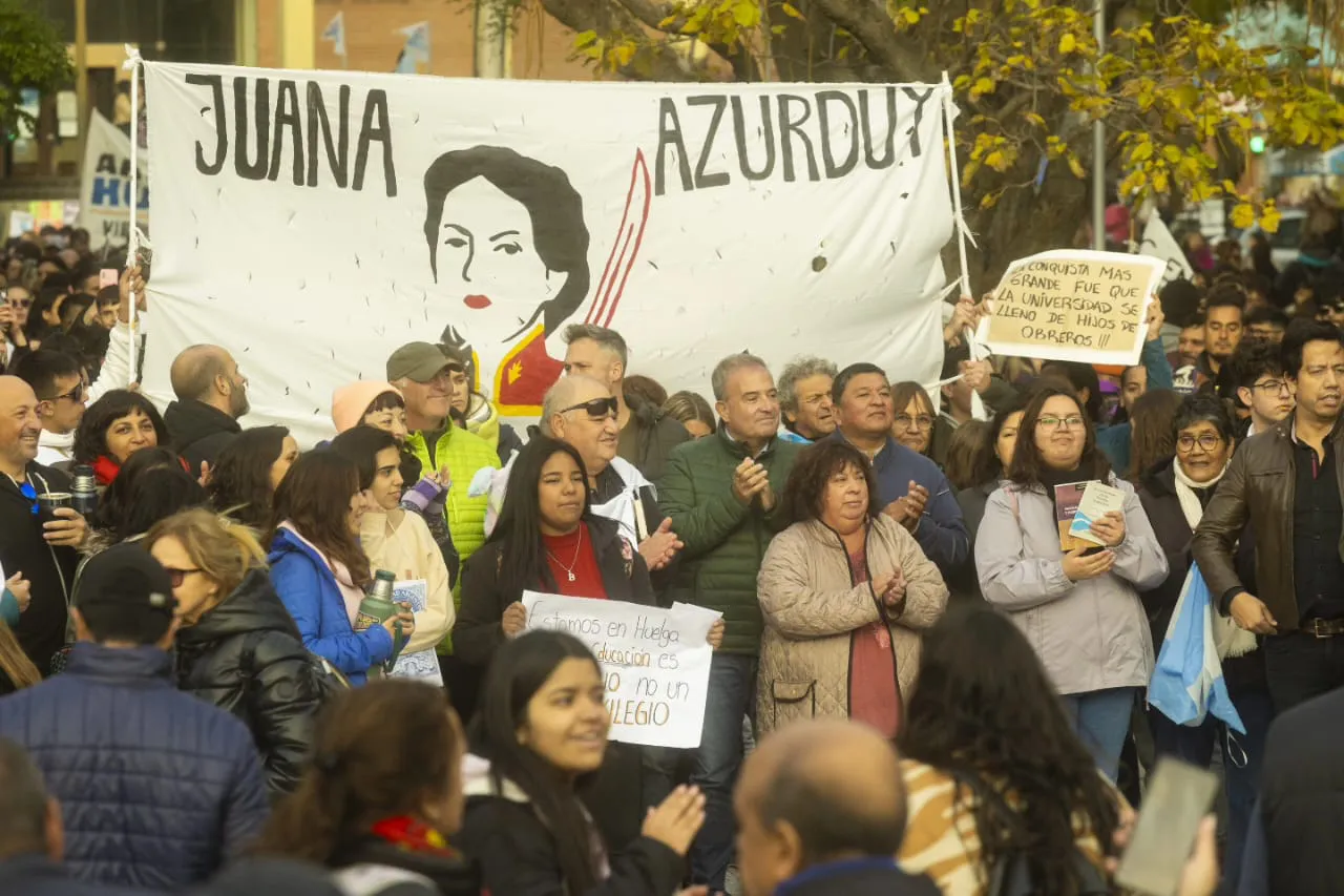 PEDRO PESATTI EN LA MARCHA UNIVERSITARIA