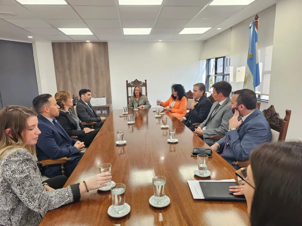 SUPERIOR TRIBUNAL DE JUSITICIA CON EL COLEGIO DE ABOGADOS DE VIEDMA