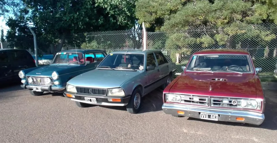 AUTOS CLASICOS Y ANTIGUOS