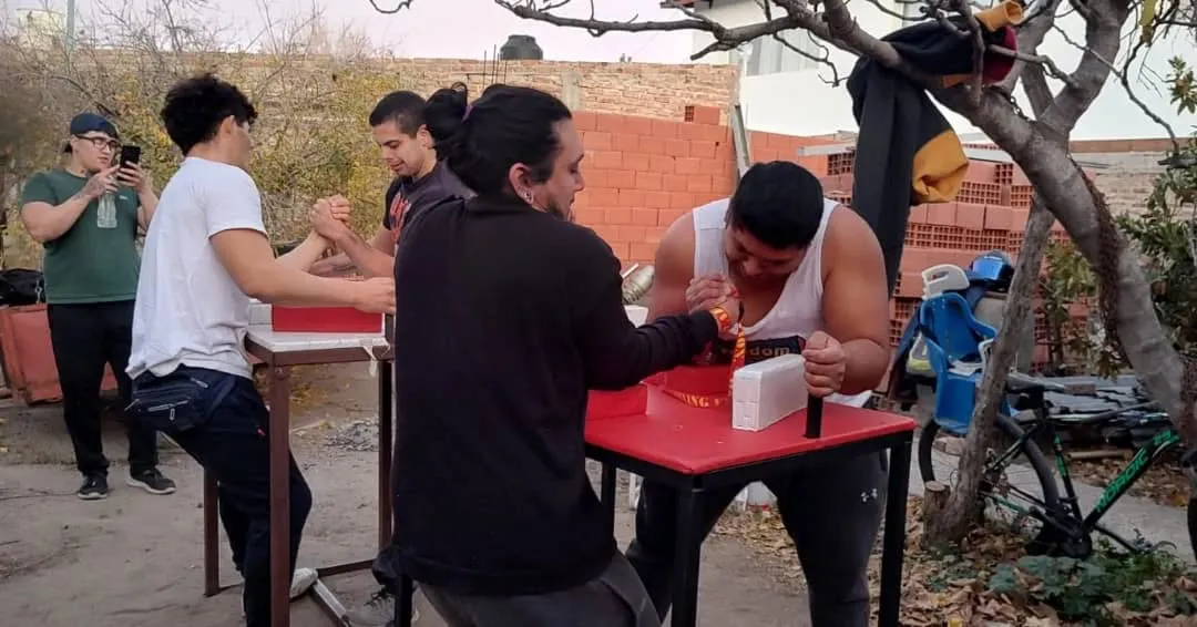 LUCHA DE BRAOS, PULSEADAS