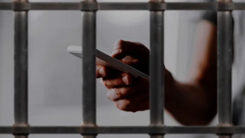 carcel calabozo detenido preso telefono celular celular