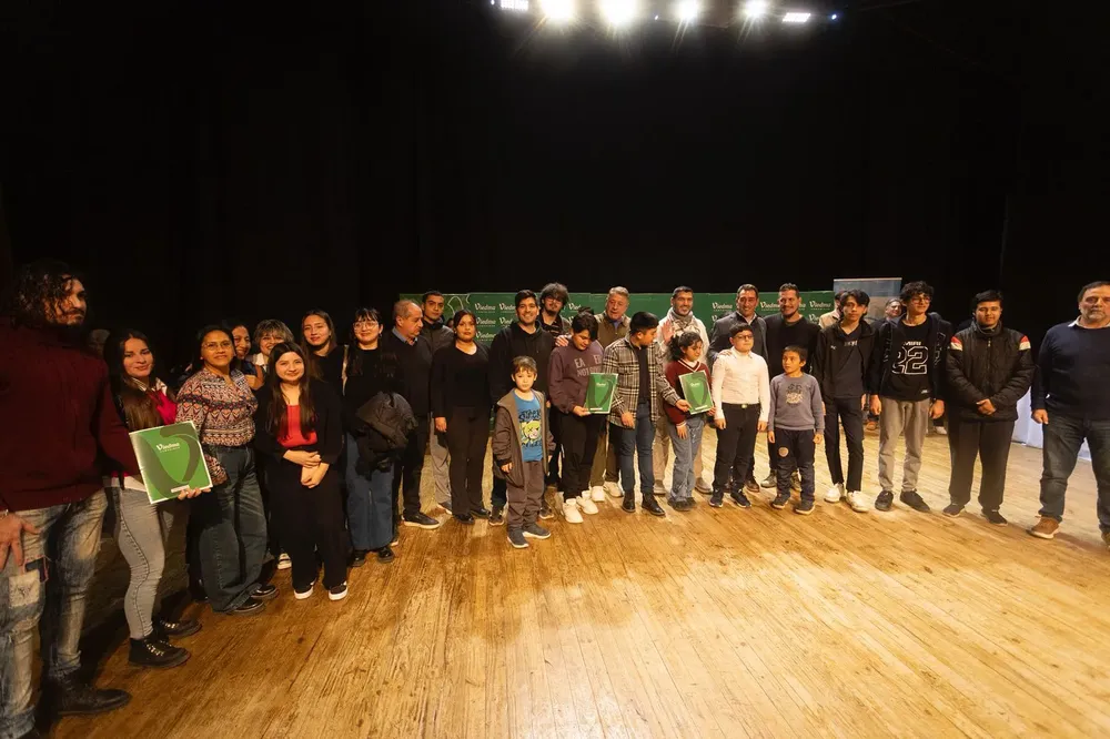 MANOS QUE TRABAJAN, PUNTO DIGITAL, VIEDMA, DIPLOMAS