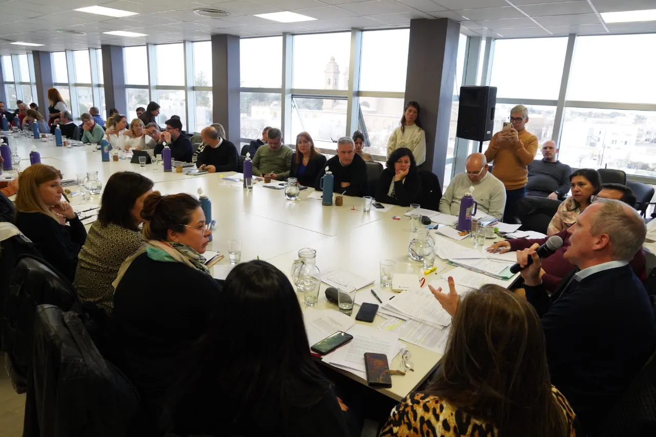 COMISION DE ASUNTOS CONSTITUCIONALES Y LEGISLACION GENERAL DE LEGISLATURA