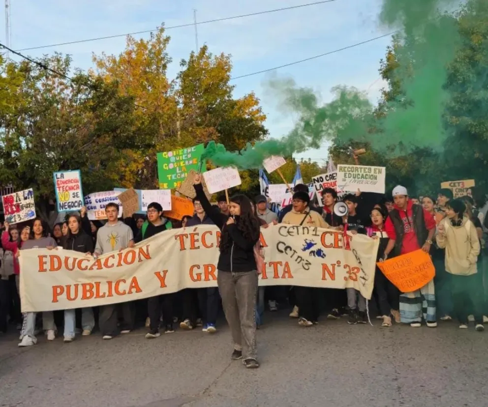 ESCUELAS TECNICAS, MARCHA