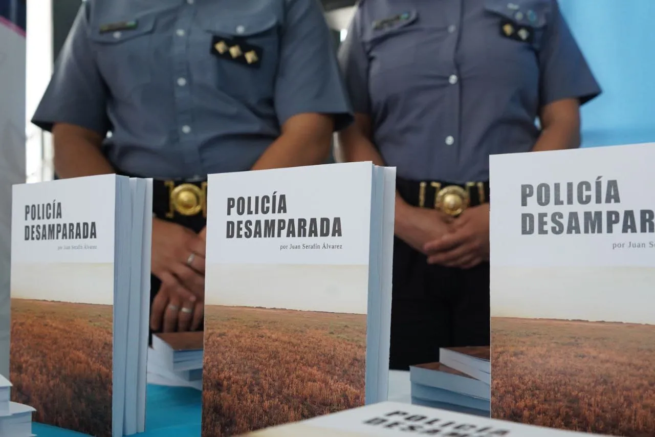 LIBRO, POLICIA DESAMPARADA