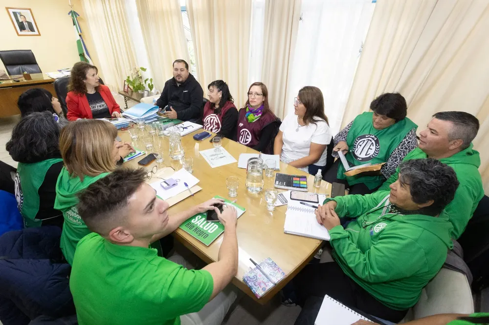 ANA SENESI RECIBIÓ A ATE