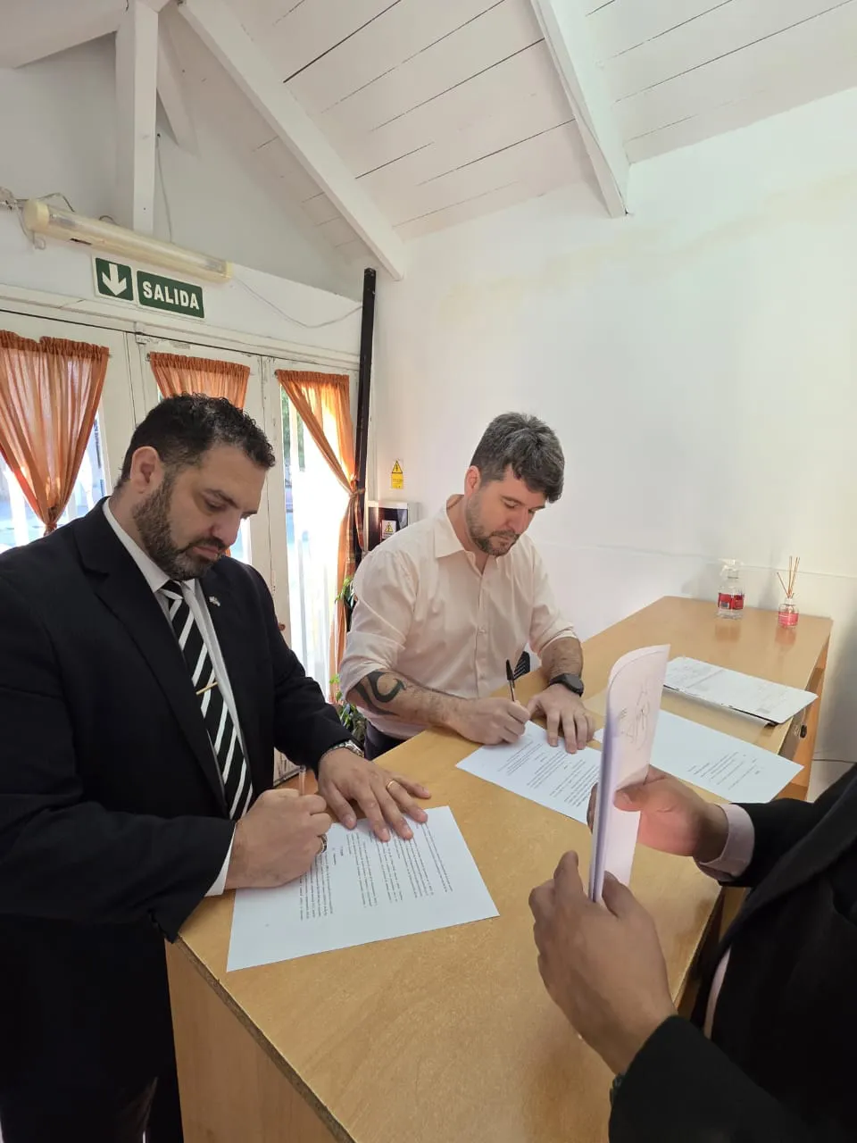 7abad136-ed0a-4064-8a61-7909469b7381